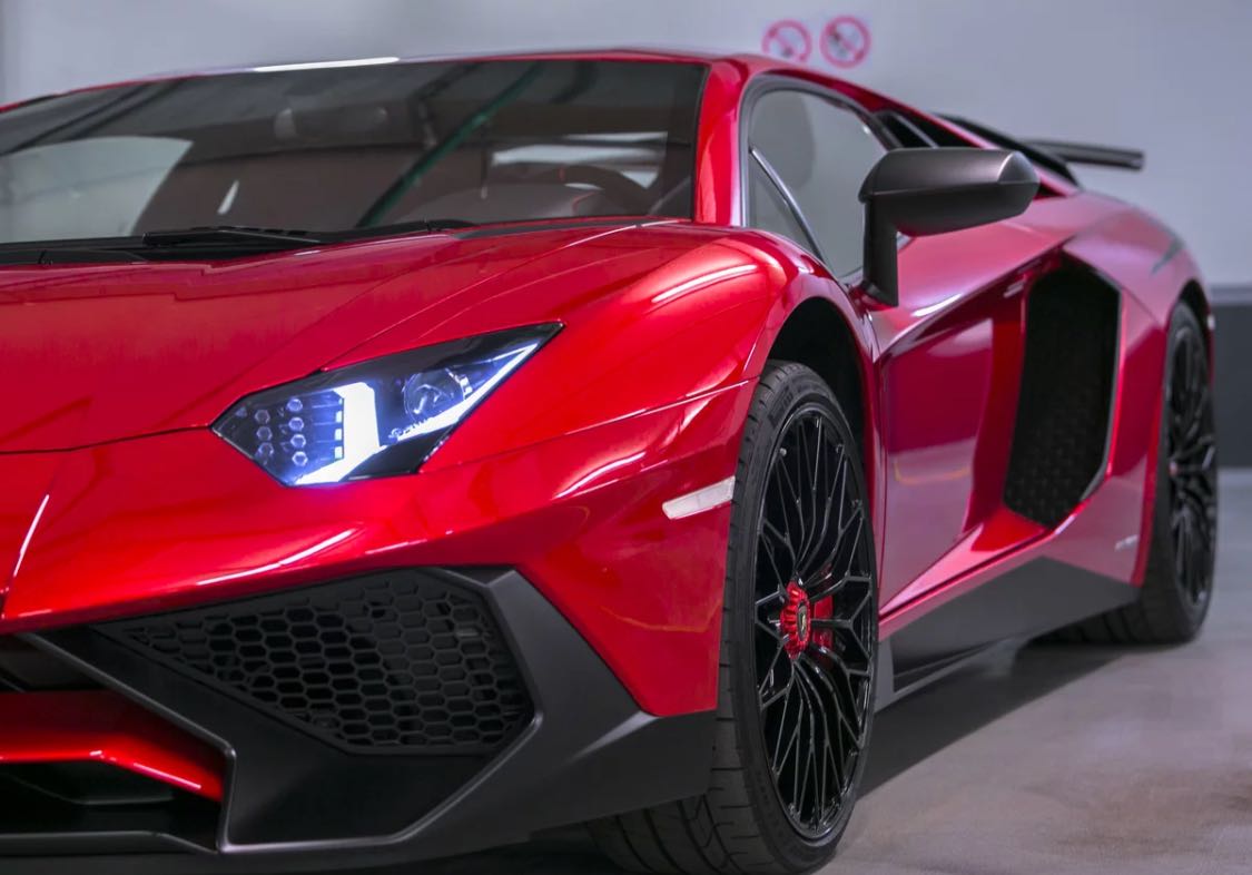 Машина Lamborghini Aventador SV